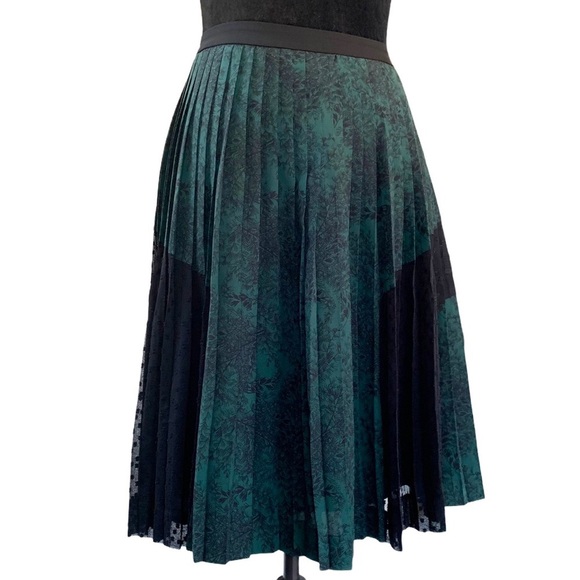 Banana Republic Dresses & Skirts - BANANA REPUBLIC Green & Black Floral Pleated Skirt